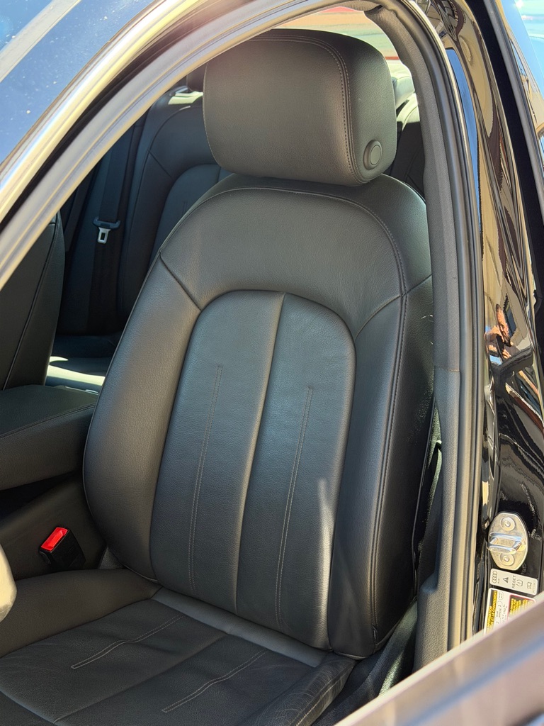 Photo 29 of this AUDI A6