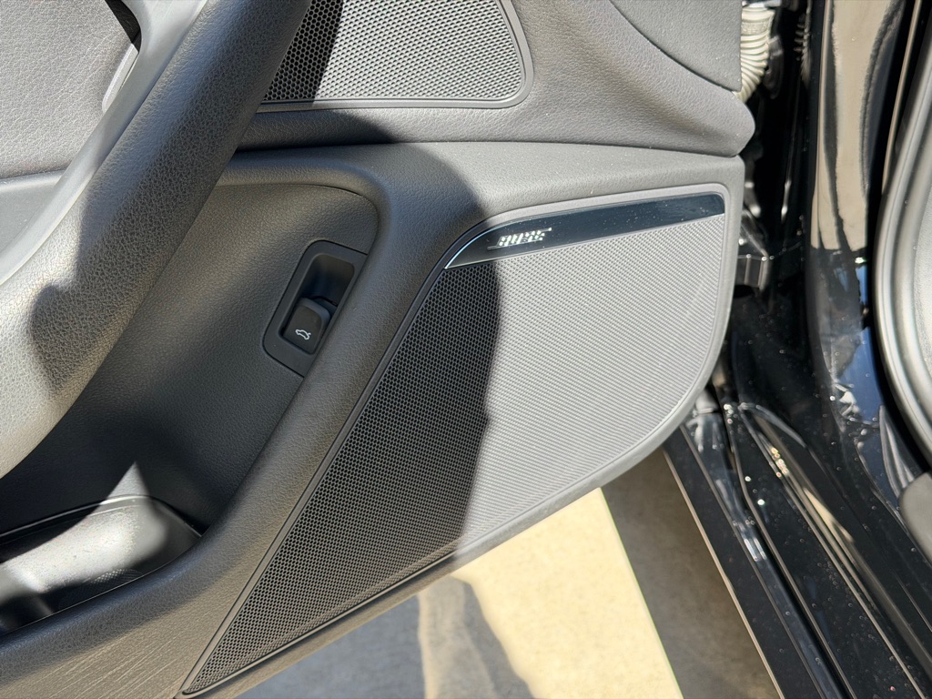 Photo 25 of this AUDI A6