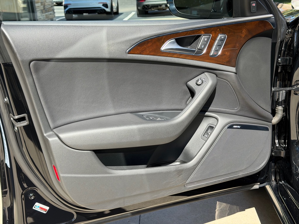 Photo 22 of this AUDI A6