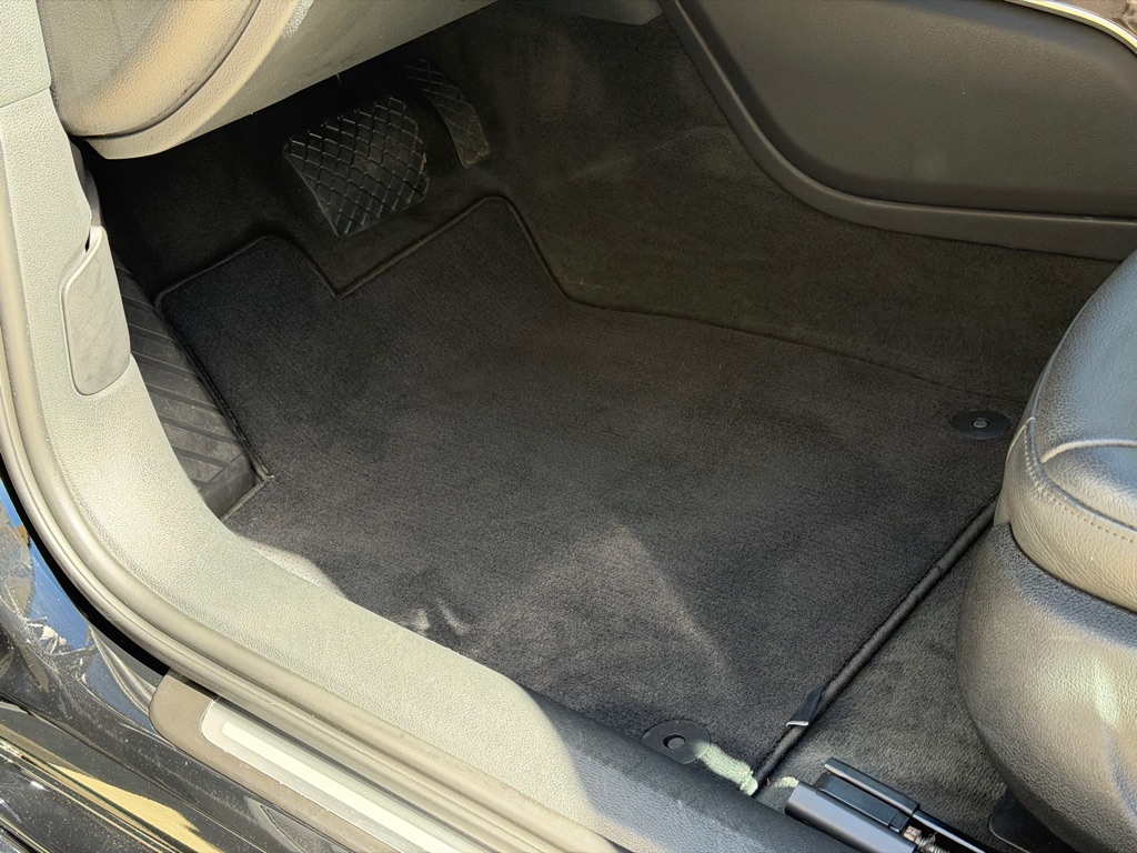 Photo 27 of this AUDI A6