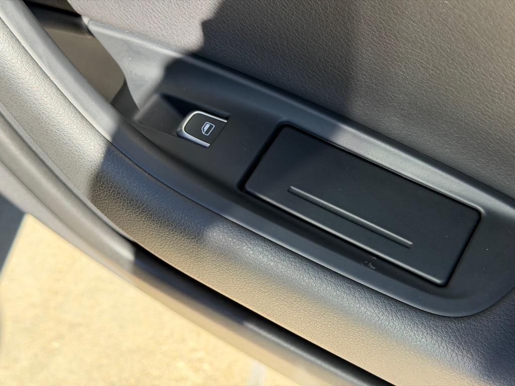 Photo 80 of this AUDI A6