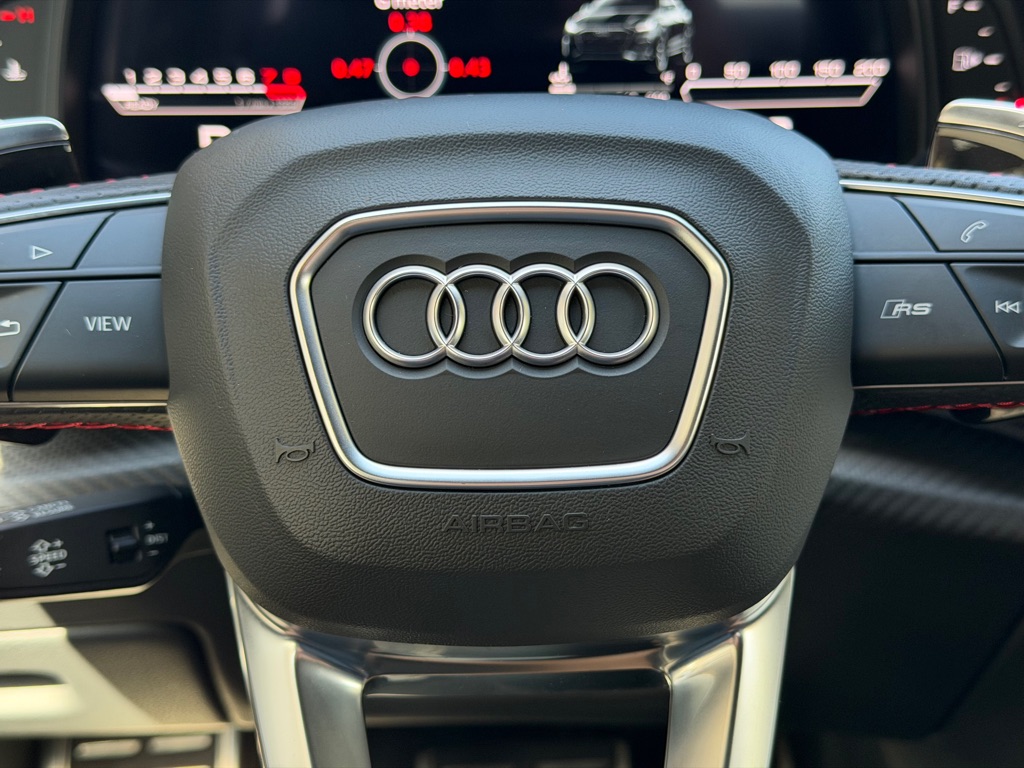 Photo 32 of this AUDI RS Q8