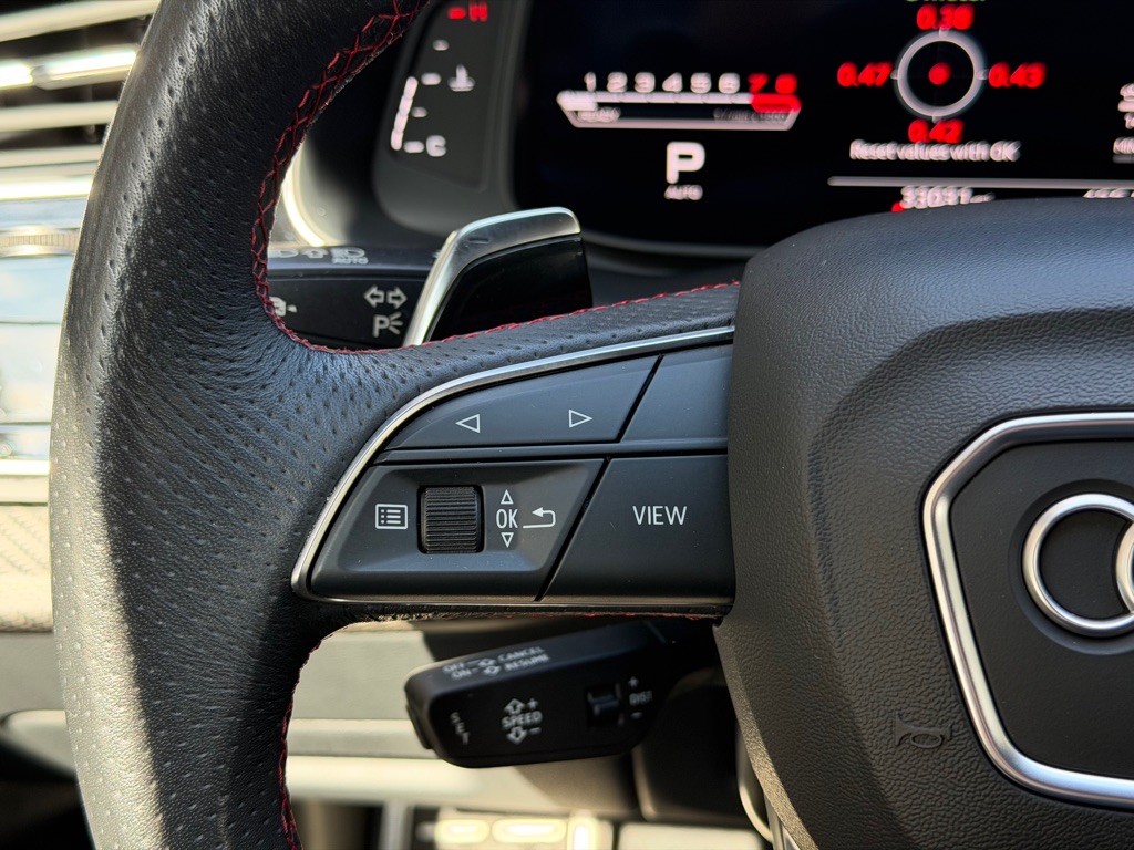 Photo 33 of this AUDI RS Q8
