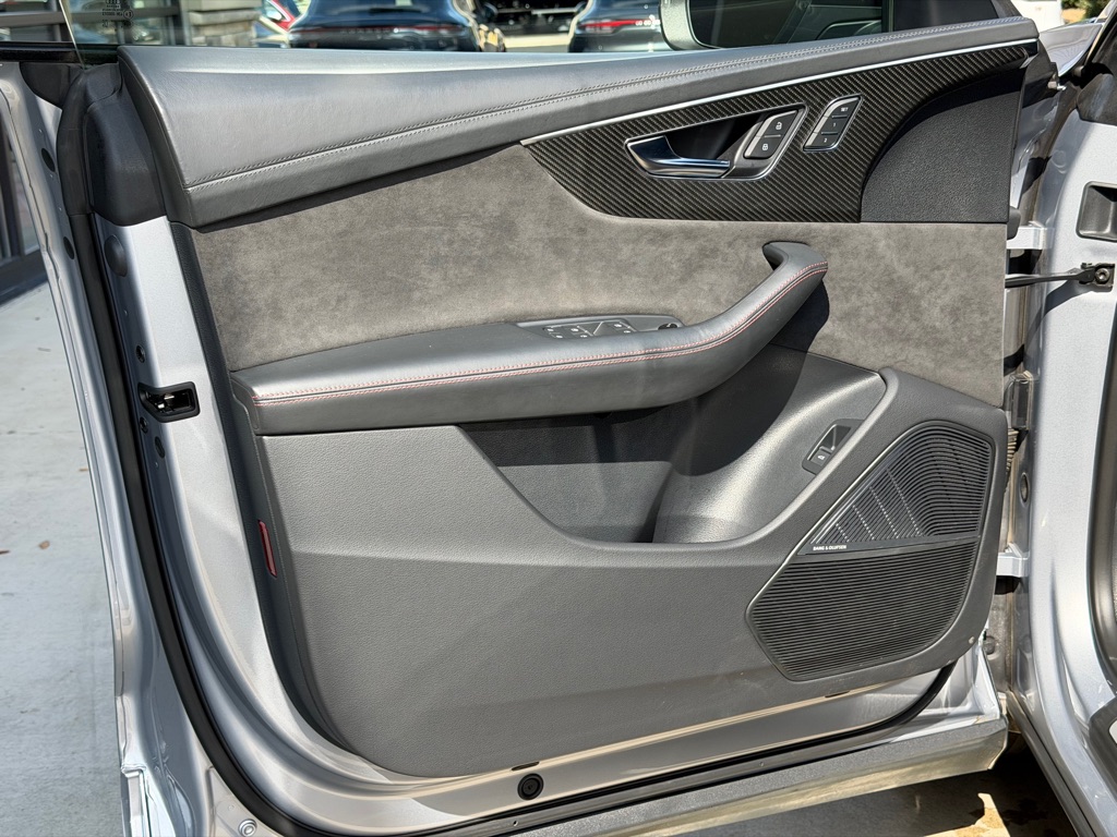 Photo 19 of this AUDI RS Q8
