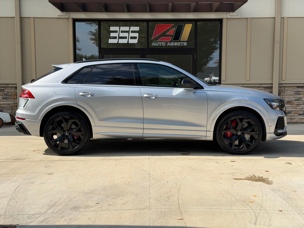 Photo 2 of this AUDI RS Q8