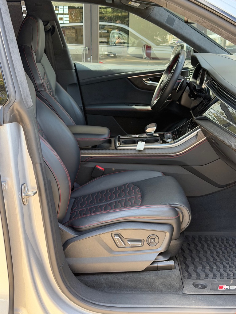 Photo 54 of this AUDI RS Q8
