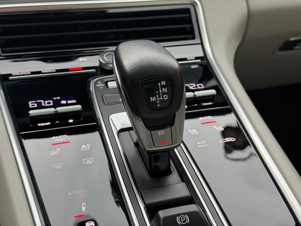 Photo 52 of this PORSCHE PANAMERA