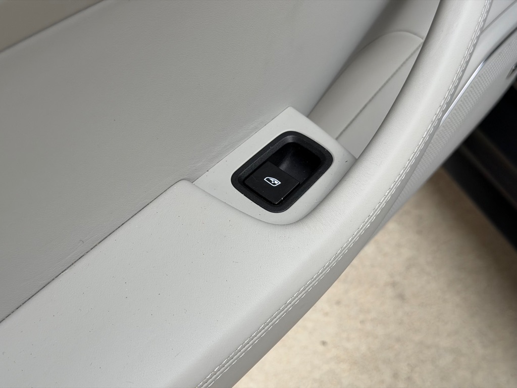 Photo 95 of this PORSCHE PANAMERA
