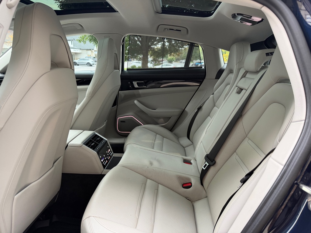 Photo 99 of this PORSCHE PANAMERA