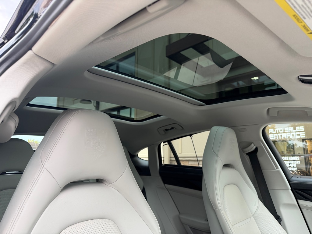 Photo 76 of this PORSCHE PANAMERA