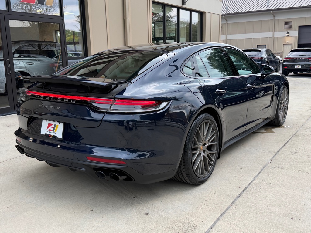 Photo 8 of this PORSCHE PANAMERA