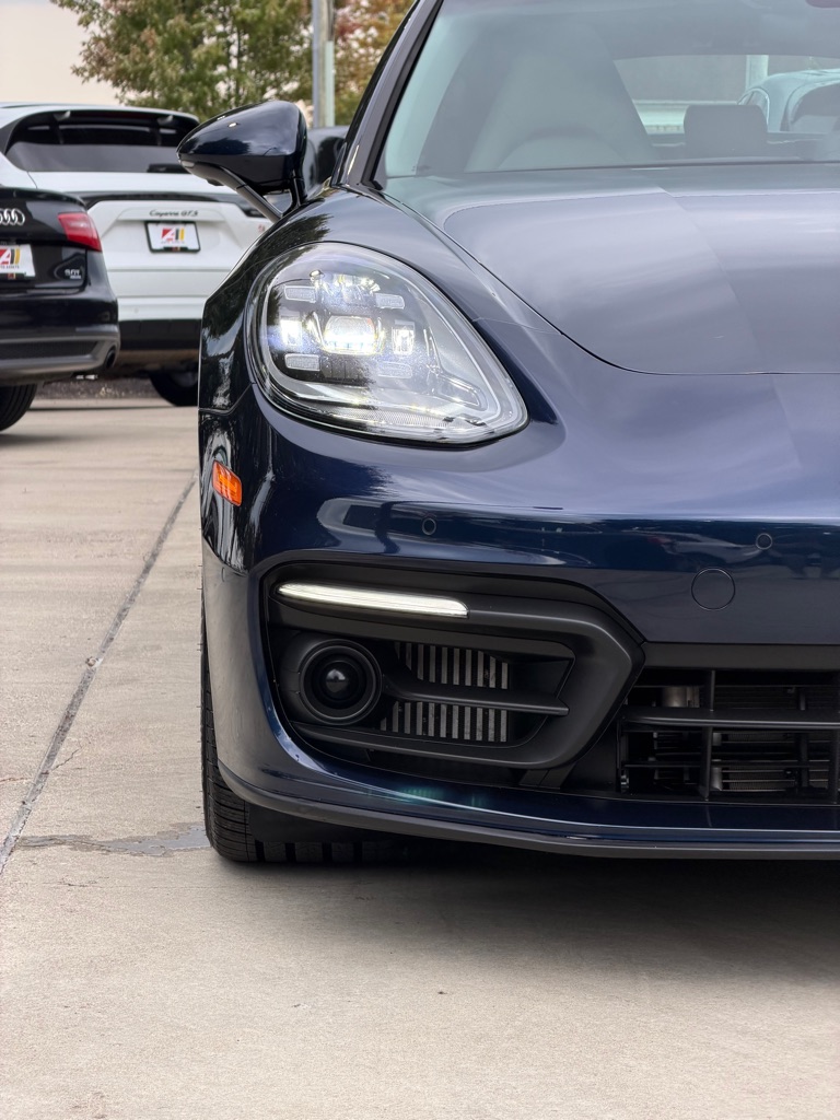 Photo 13 of this PORSCHE PANAMERA