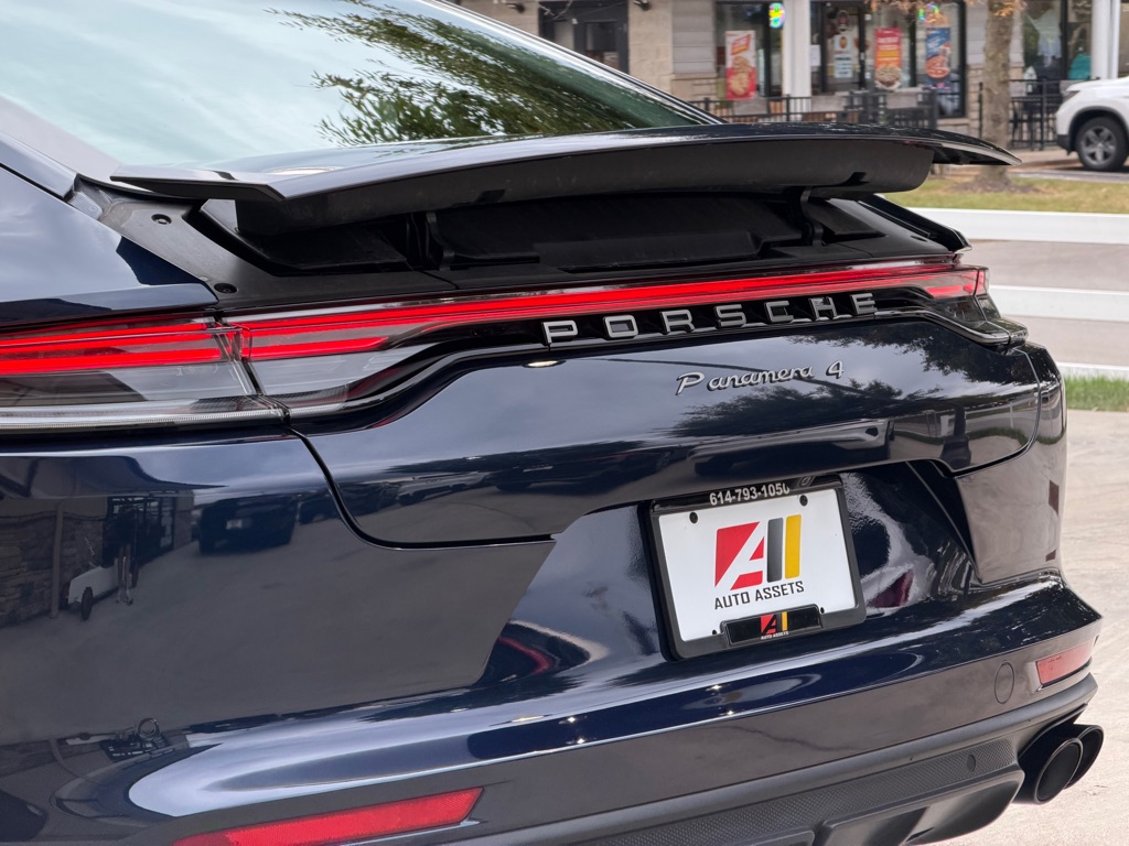 Photo 11 of this PORSCHE PANAMERA