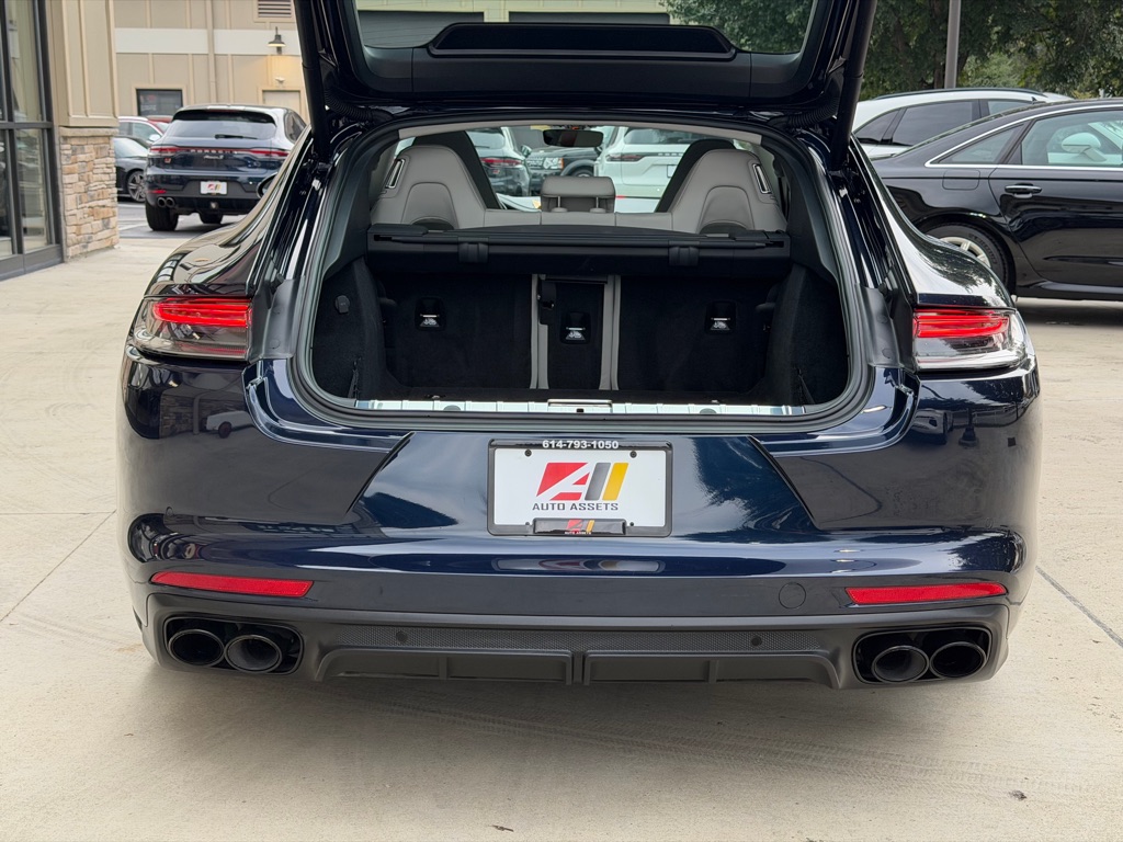 Photo 100 of this PORSCHE PANAMERA