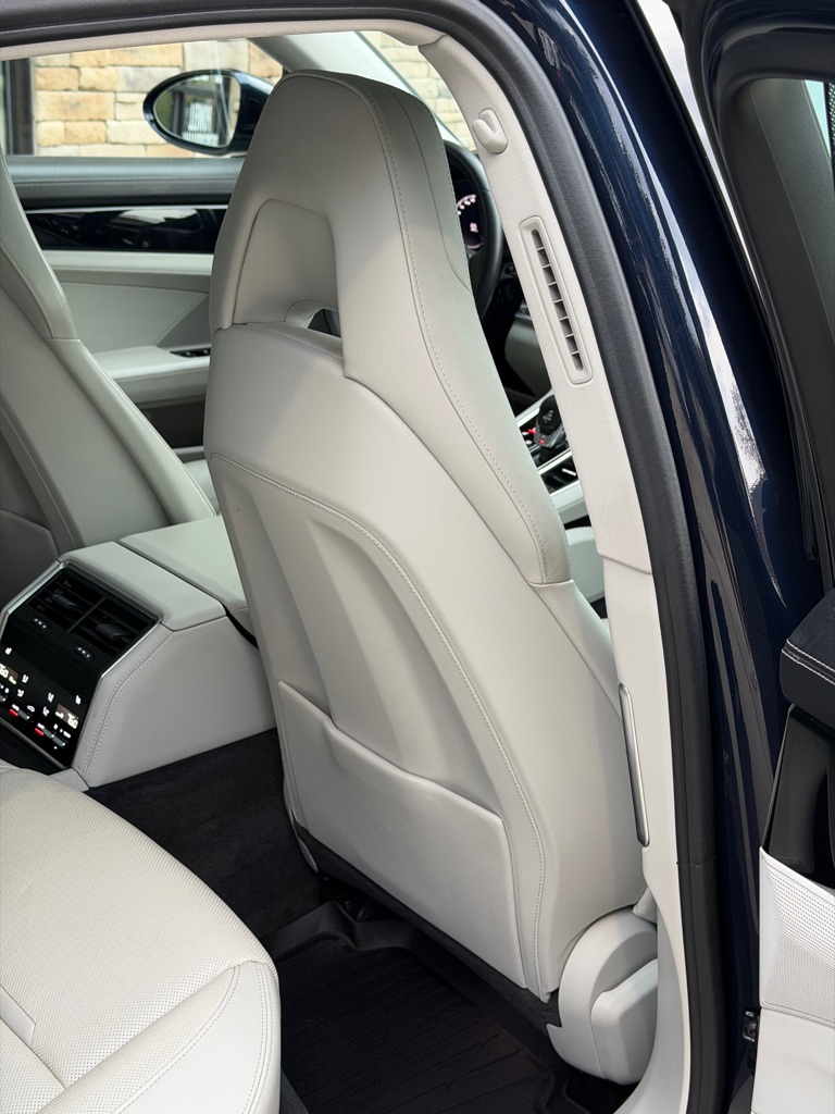 Photo 85 of this PORSCHE PANAMERA