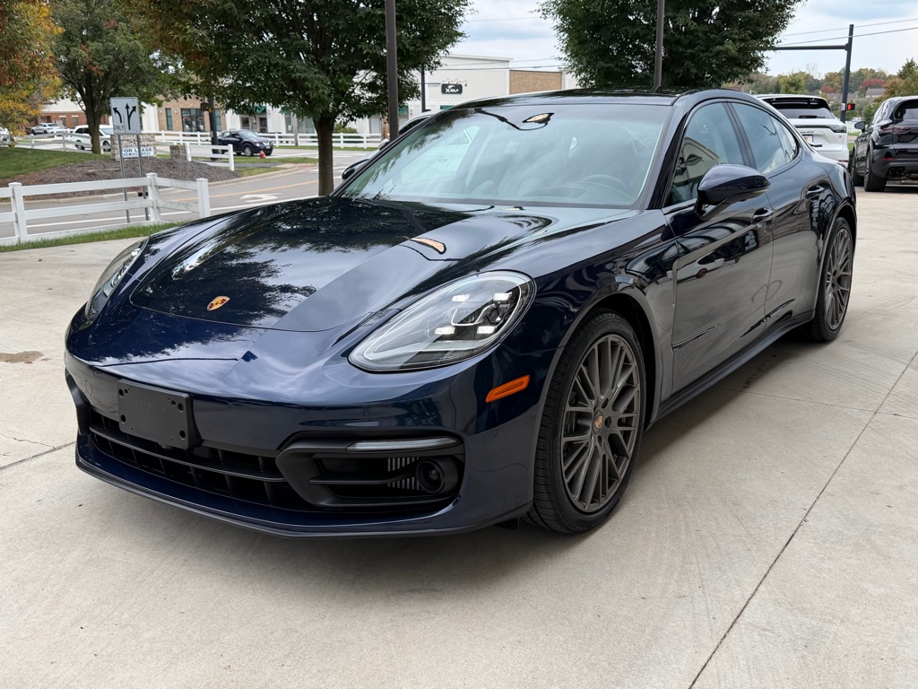 Photo 5 of this PORSCHE PANAMERA
