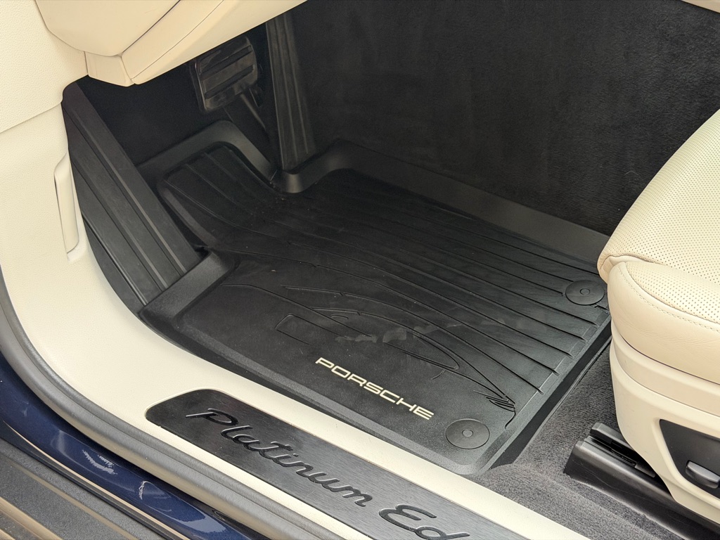 Photo 26 of this PORSCHE PANAMERA