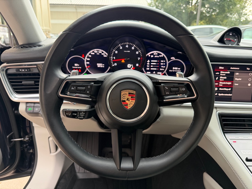 Photo 32 of this PORSCHE PANAMERA