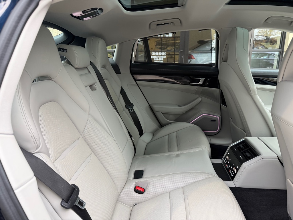 Photo 87 of this PORSCHE PANAMERA