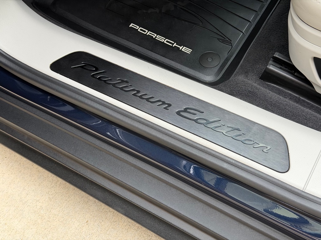 Photo 25 of this PORSCHE PANAMERA