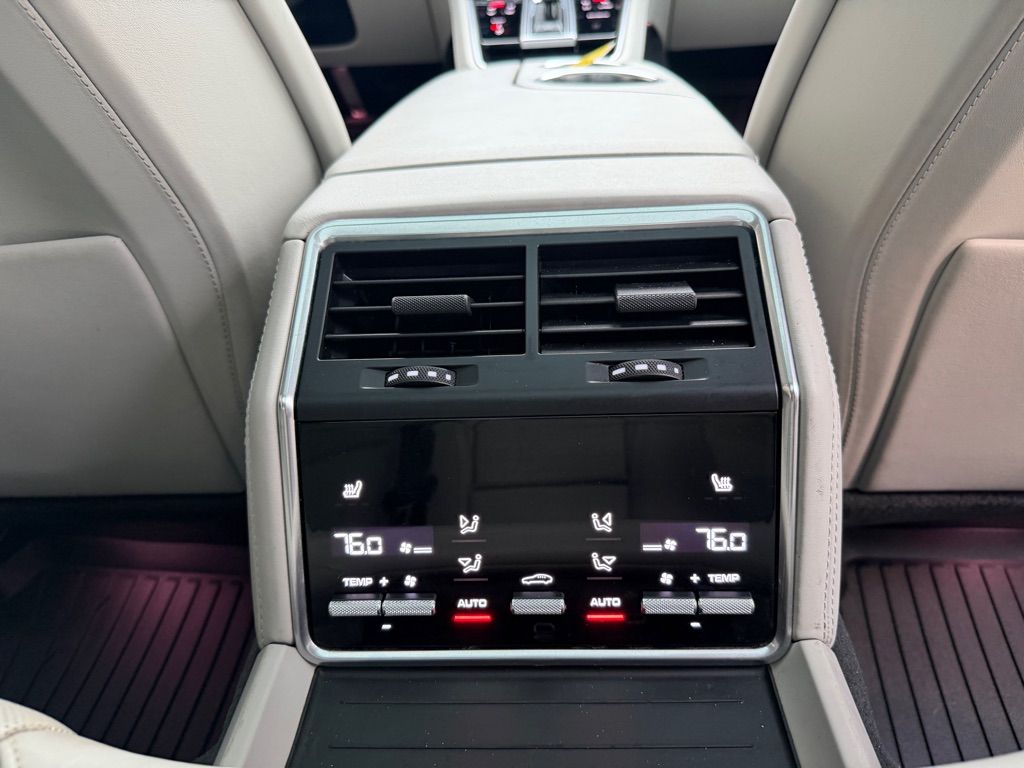 Photo 89 of this PORSCHE PANAMERA