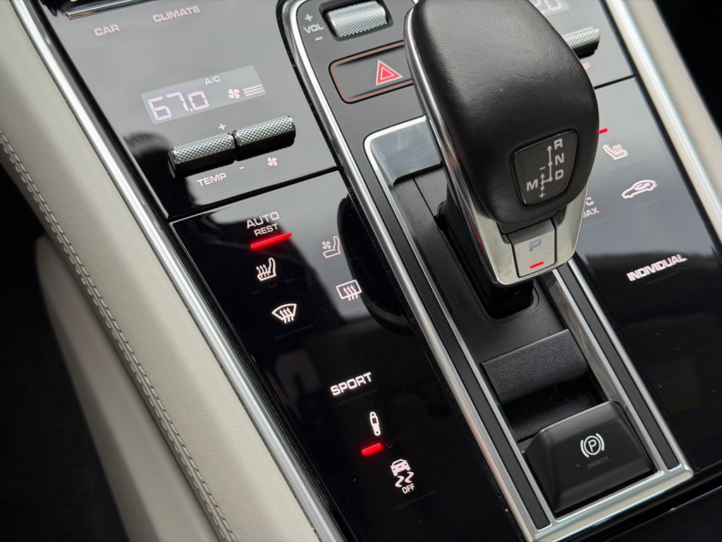 Photo 50 of this PORSCHE PANAMERA