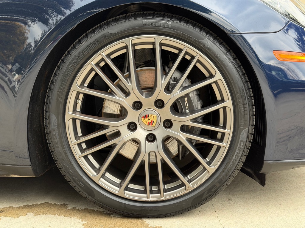 Photo 18 of this PORSCHE PANAMERA