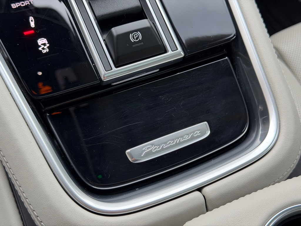 Photo 53 of this PORSCHE PANAMERA