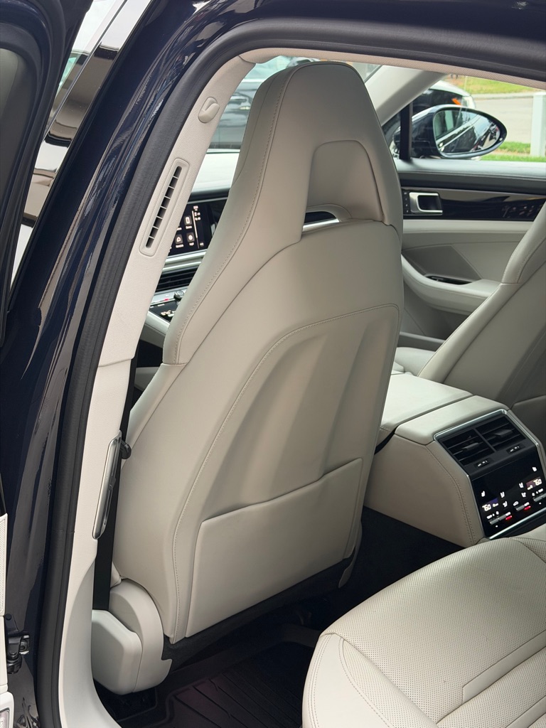 Photo 98 of this PORSCHE PANAMERA
