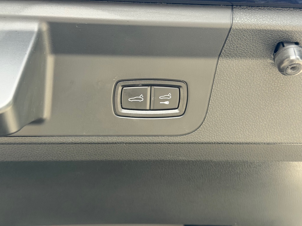Photo 104 of this PORSCHE PANAMERA