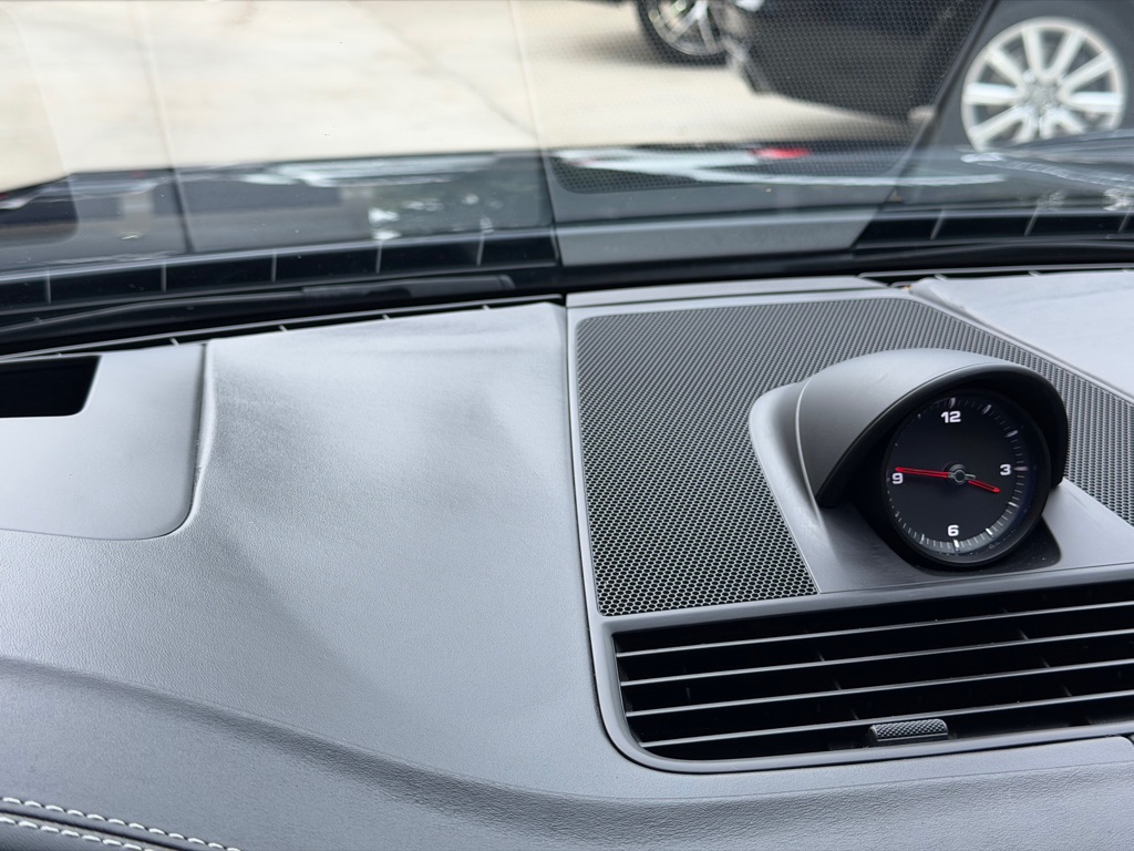 Photo 44 of this PORSCHE PANAMERA