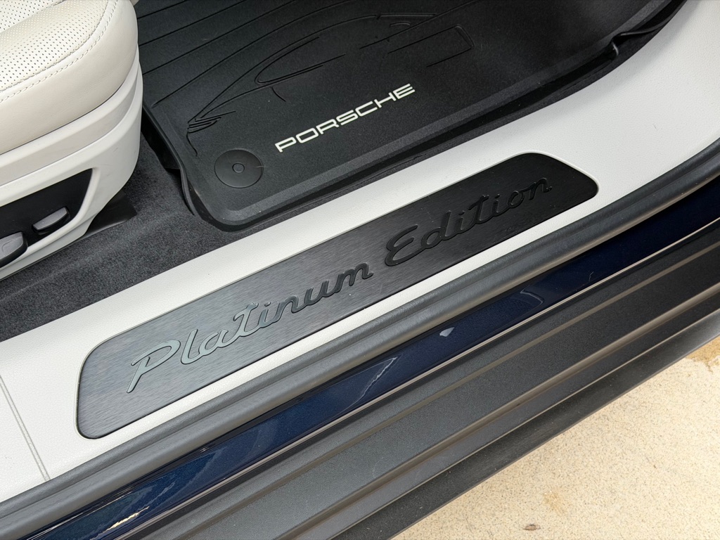 Photo 67 of this PORSCHE PANAMERA