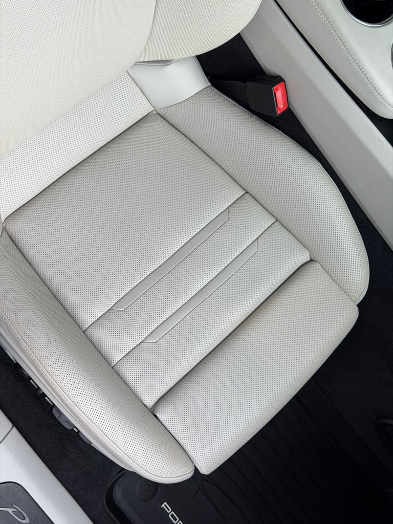Photo 71 of this PORSCHE PANAMERA