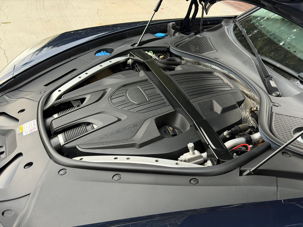 Photo 108 of this PORSCHE PANAMERA