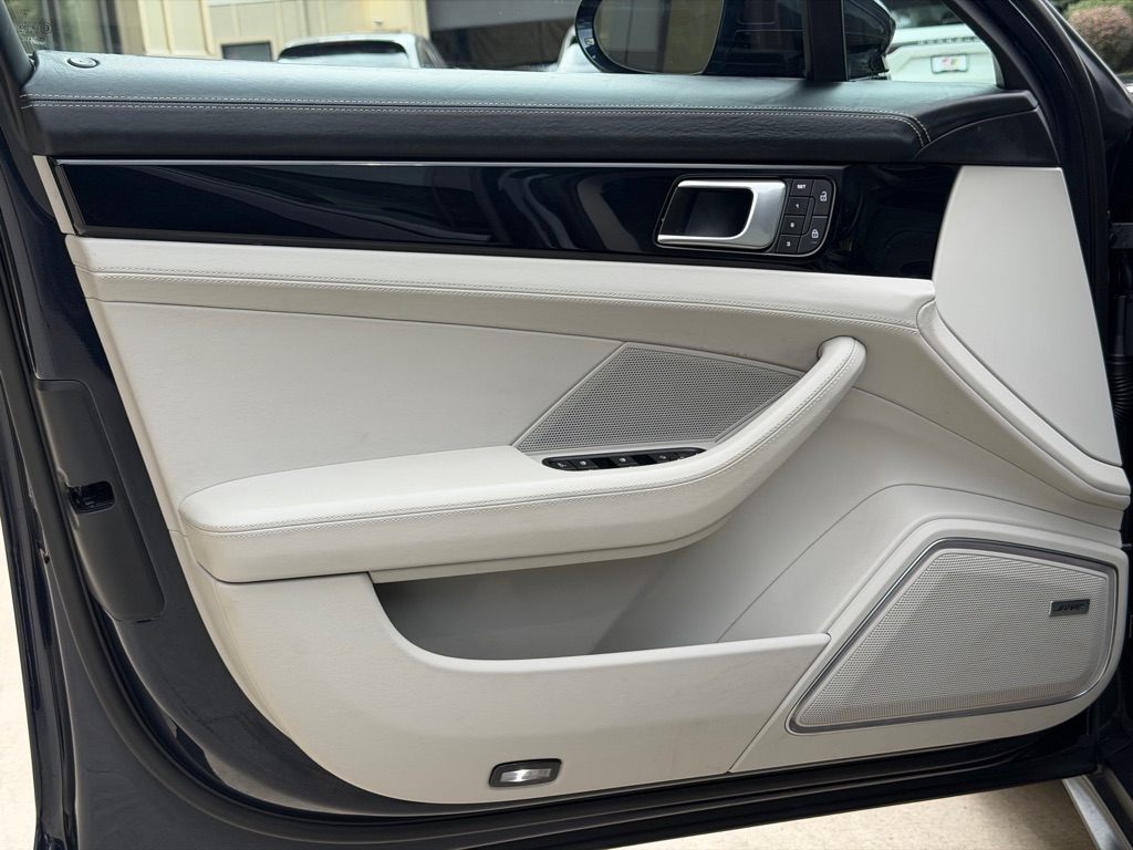 Photo 21 of this PORSCHE PANAMERA