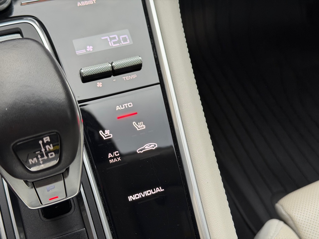 Photo 51 of this PORSCHE PANAMERA