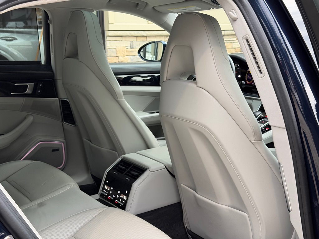 Photo 78 of this PORSCHE PANAMERA