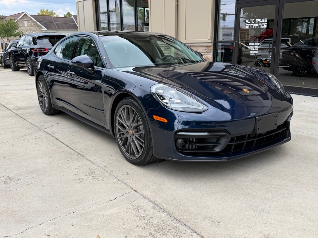 Photo 3 of this PORSCHE PANAMERA