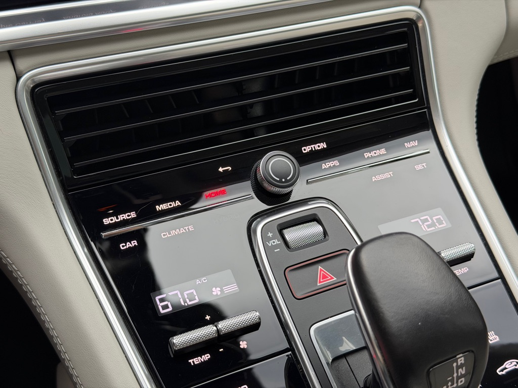 Photo 49 of this PORSCHE PANAMERA