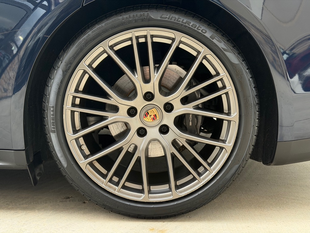 Photo 16 of this PORSCHE PANAMERA