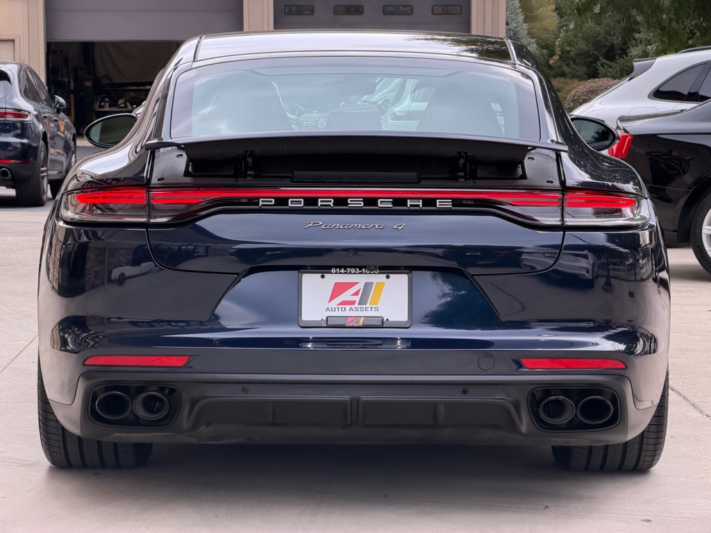 Photo 7 of this PORSCHE PANAMERA