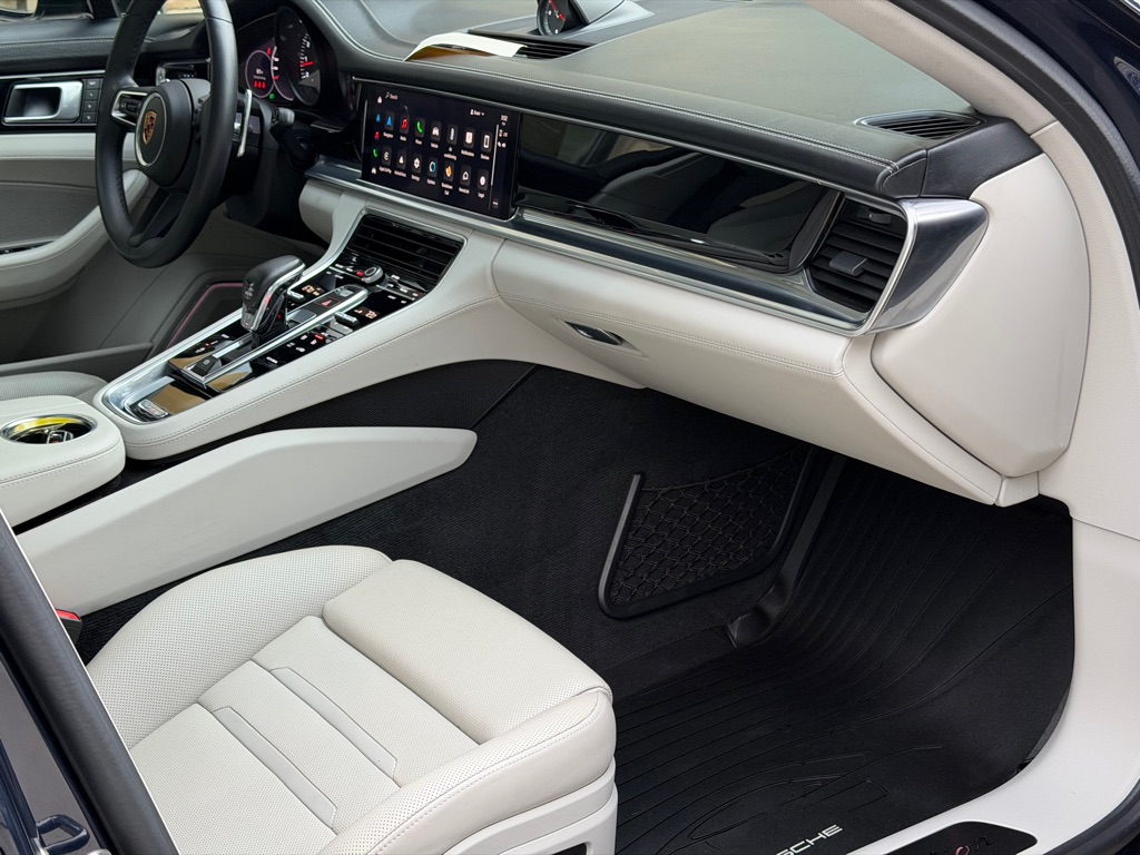 Photo 62 of this PORSCHE PANAMERA
