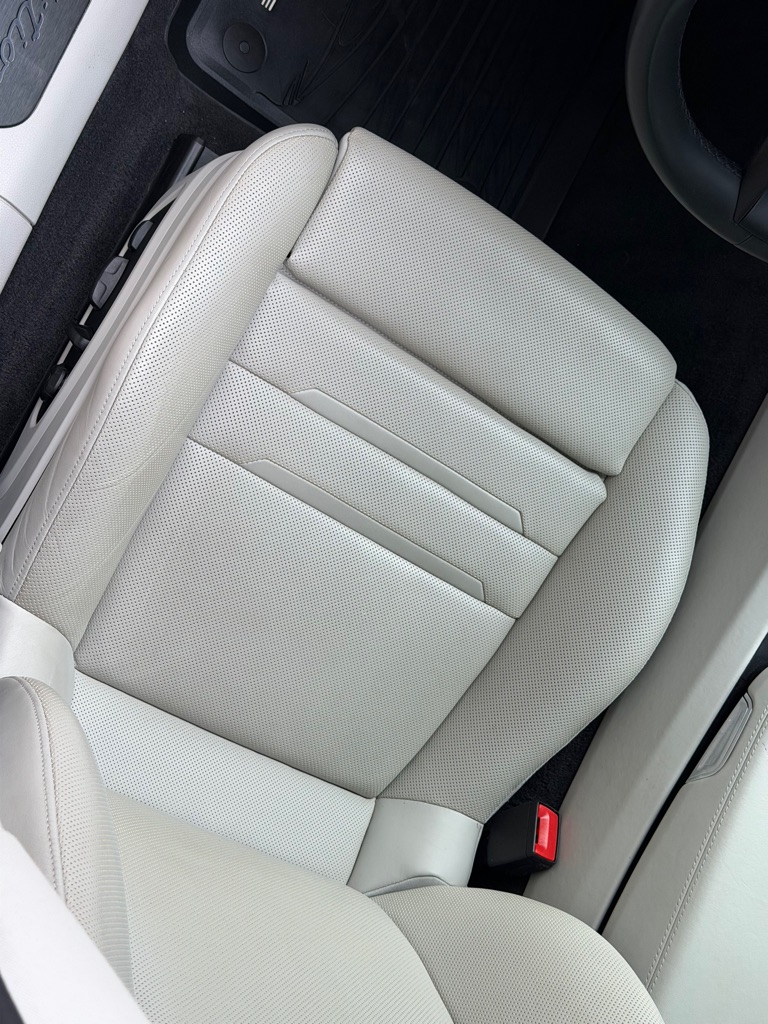 Photo 29 of this PORSCHE PANAMERA