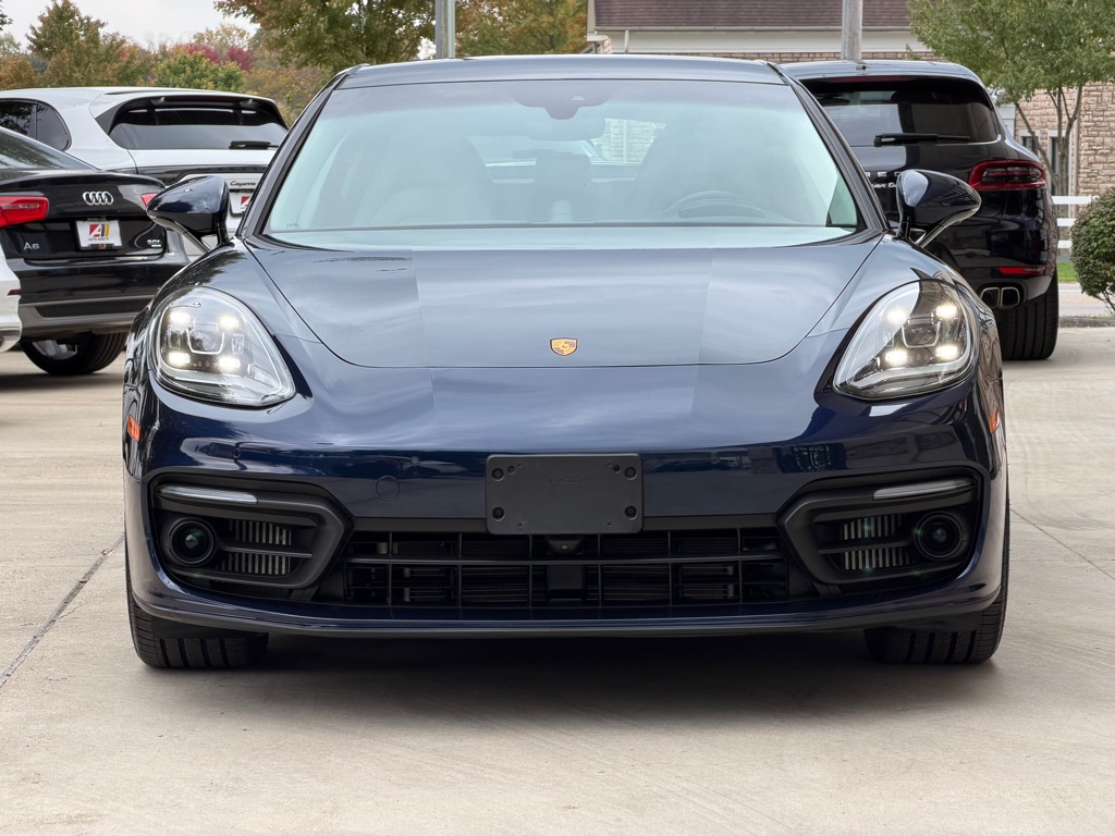 Photo 4 of this PORSCHE PANAMERA
