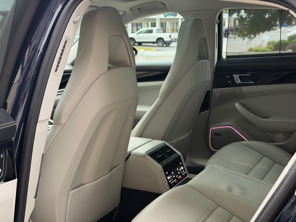Photo 91 of this PORSCHE PANAMERA