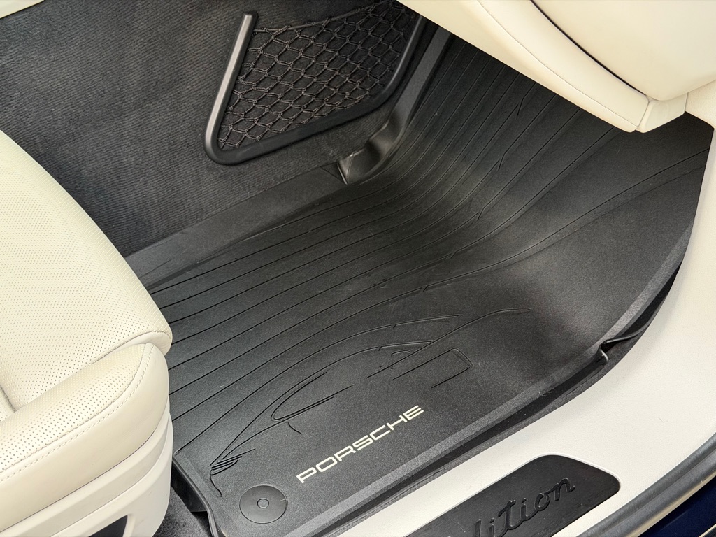 Photo 68 of this PORSCHE PANAMERA