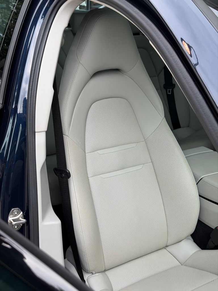 Photo 70 of this PORSCHE PANAMERA