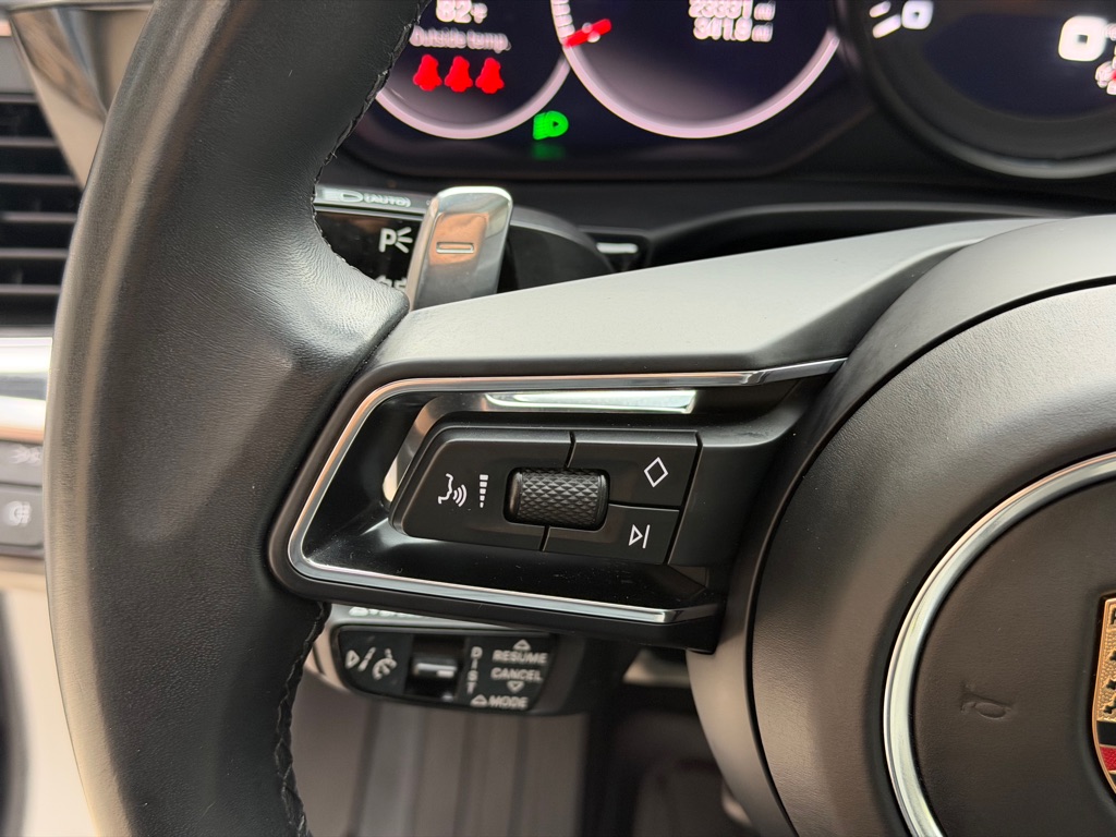 Photo 34 of this PORSCHE PANAMERA