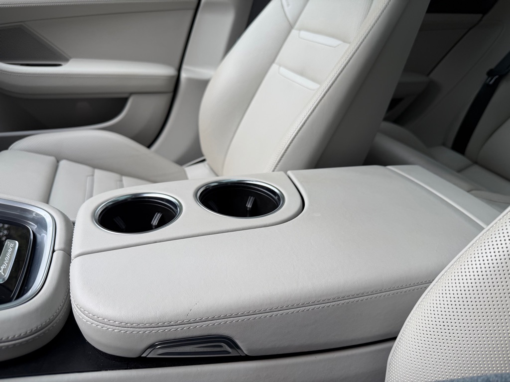 Photo 55 of this PORSCHE PANAMERA
