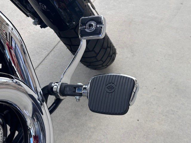 Photo 6 of this HARLEY-DAVIDSON DYNA FAT BOB